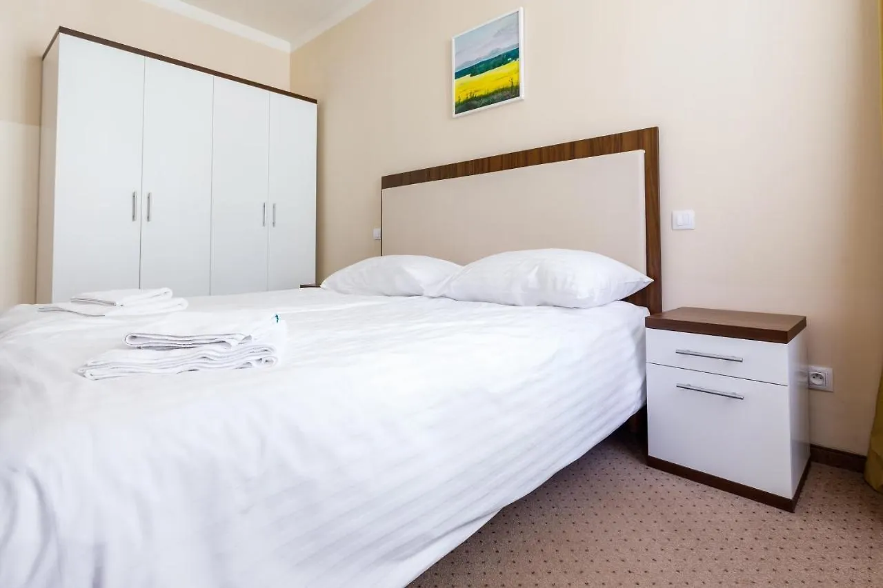 Apartmany U Divadla Karlovy Vary 4*,