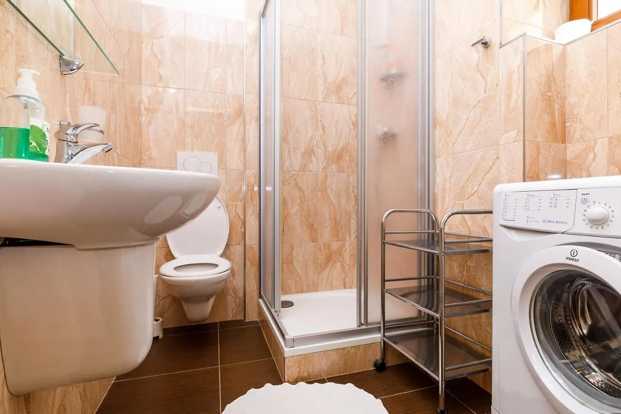 Apartmany U Divadla Karlovy Vary 4*,