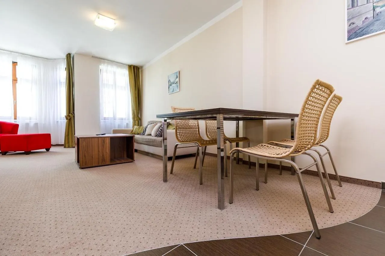Apartmany U Divadla Karlovy Vary 4*,